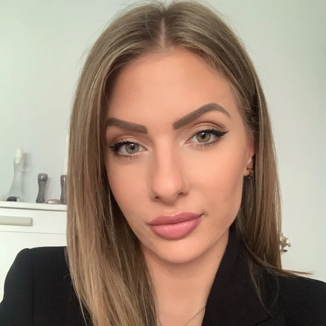 Réka Szombat rkaszombat